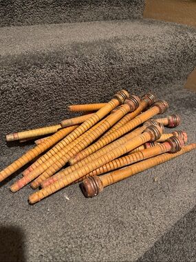 Vintage Wood Bobbins: Reclaimed Industrial Spindles, Lot of 20